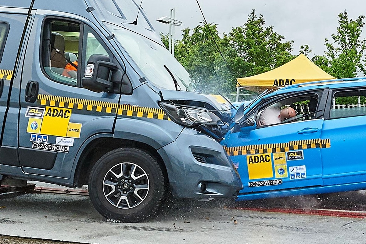 В Германии Ford Transit Custom превратили в новый мини-кемпер